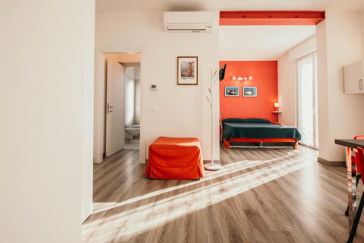 Al 13 Rosso - Lakeside Leisure & Business สเตรซา ภายนอก รูปภาพ