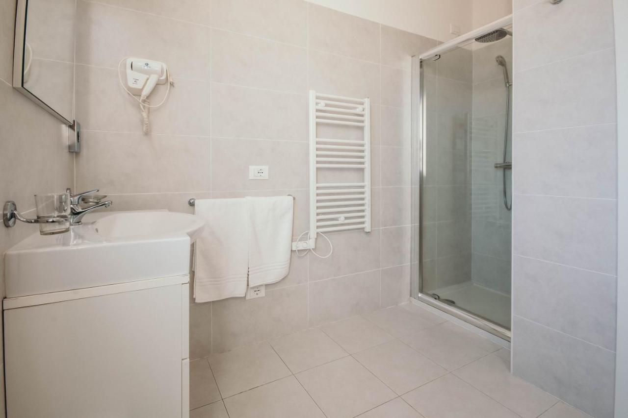 Al 13 Rosso - Lakeside Leisure & Business สเตรซา ภายนอก รูปภาพ